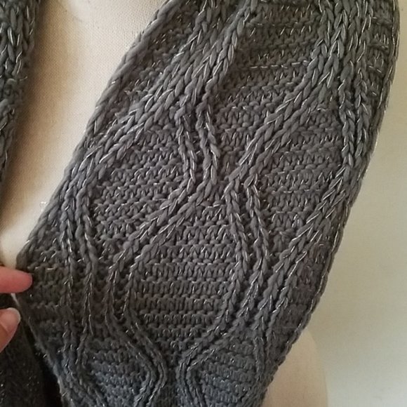 Cozy Chunky Knit Scarf - Picture 4 of 6